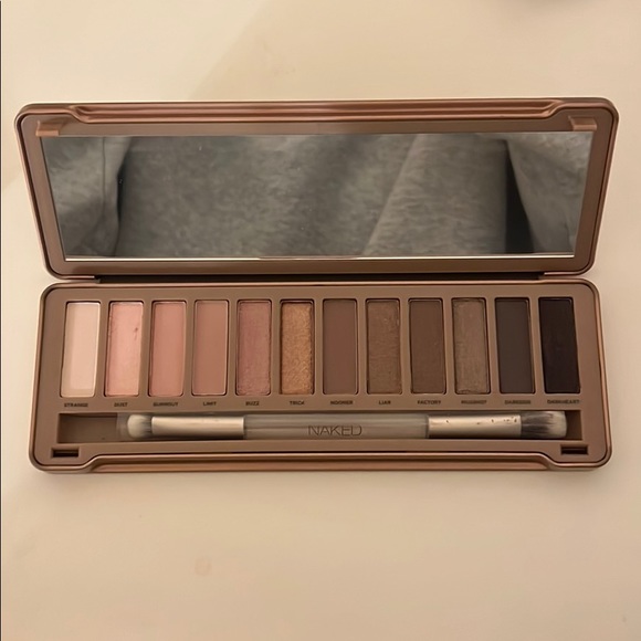 Naked 3 Palette Urban Decay (Never been used!) - Picture 3 of 4